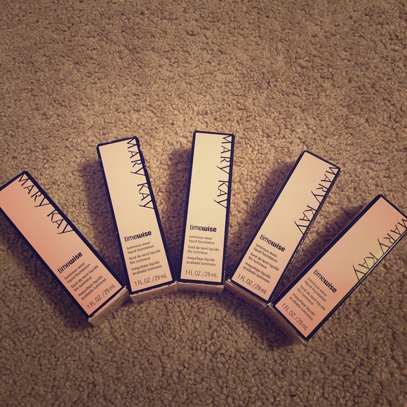 Mary Kay Time Wise Luminous Wear Foundations - Picture 1 of 4